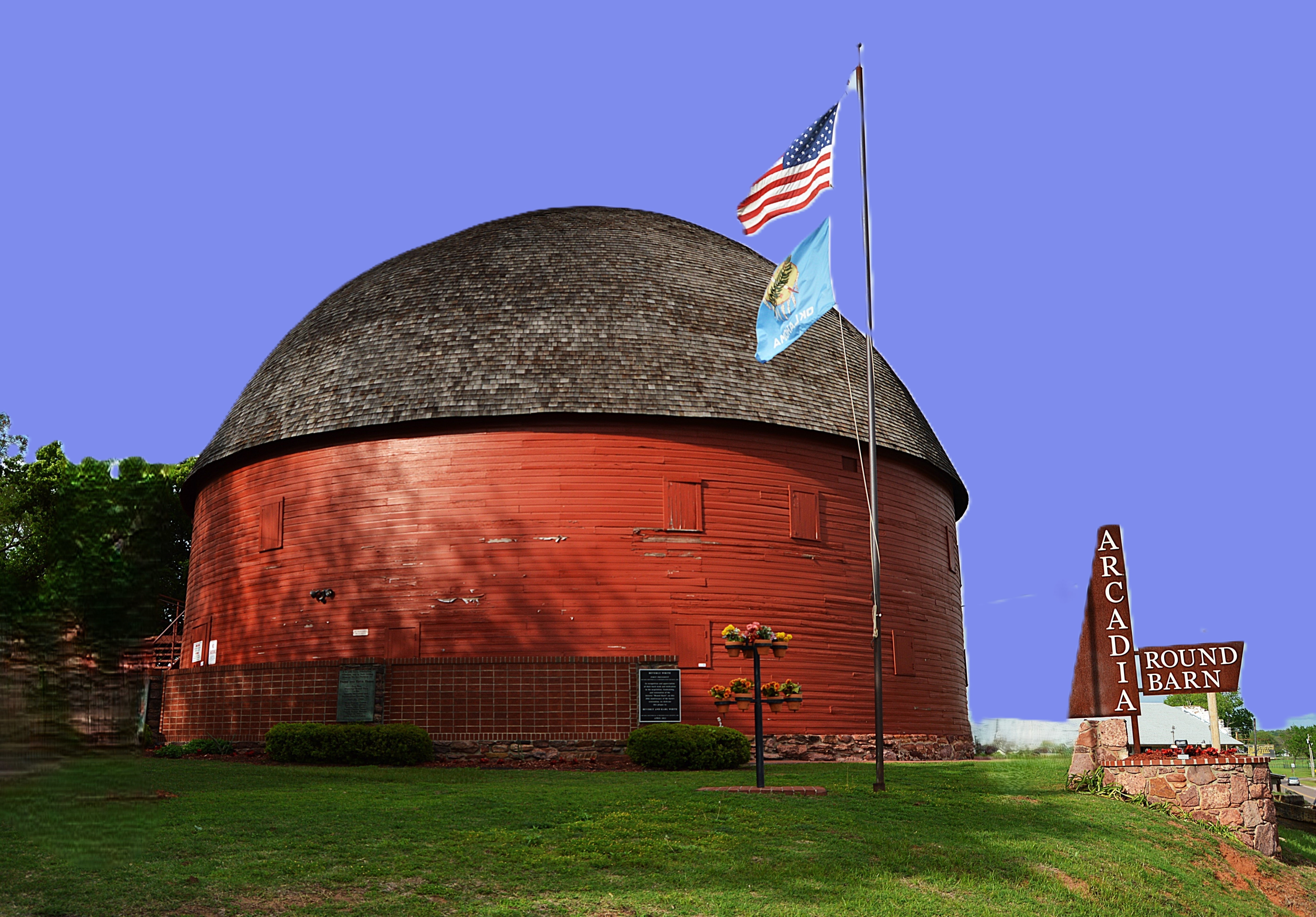 *KNOCK KNOCK.* Who's there? *NEW PHOTO* New photo who? New #PhotoOfTheWeek Friday for all our adoring fans, that's who! Welcome back to our little end of the week kickoff club, where we spend a little time every Friday admiring the photographic work of readers like you. This week's subject is something a lot of you are sure to recognize: the iconic Round Barn in Arcadia. This cherished Route 66 sight was captured by POTW all-star Miji Yoon. When was the last time you visited the Round Barn?