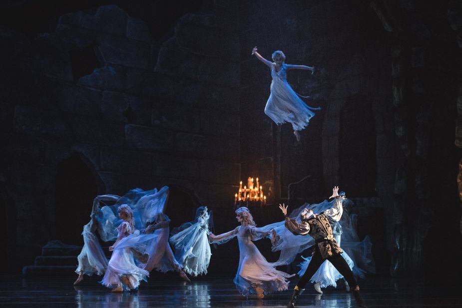 Back by popular demand, Tulsa Ballet's production of Ben Stevenson’s Dracula returns to the Tulsa PAC. Photo courtesy Tulsa Ballet