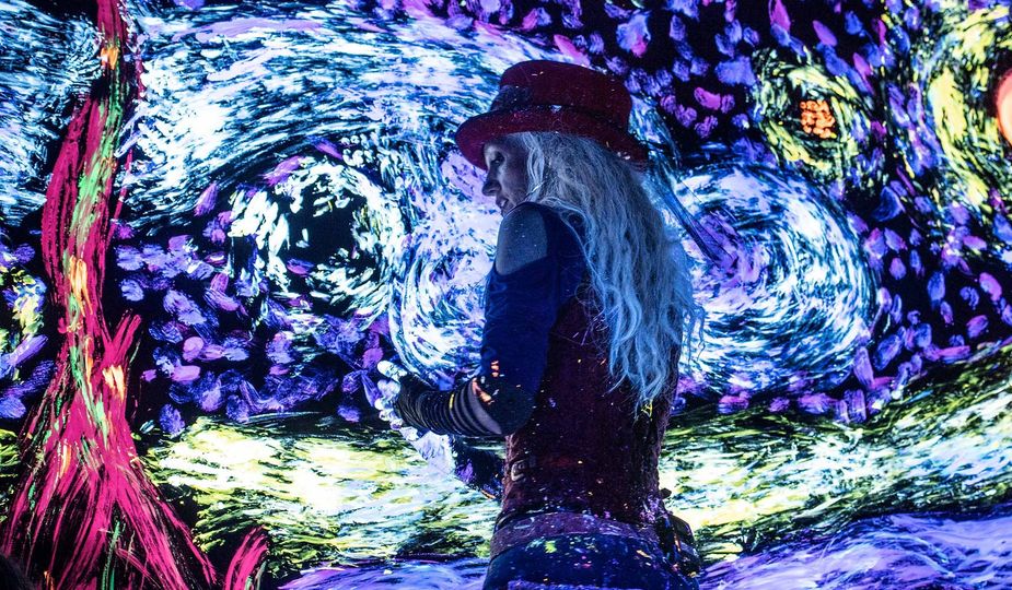 The reflective art of painting gets an glamorous showstopping makeover in Artrageous this Saturday at The Simmons Center in Duncan. Photo courtesy Artrageous