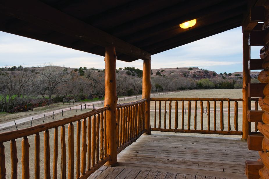 Guests at Cedar Haven Lodge near Waynoka enjoy expansive views of the selenite flecked mesas surrounding the property. Photo by John Jernigan