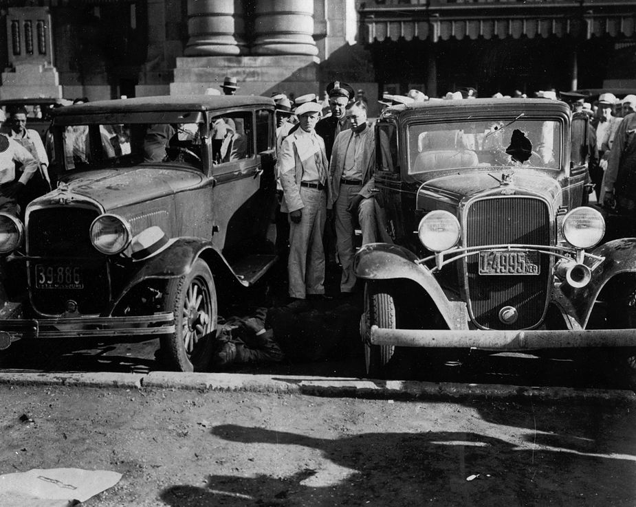 Hundreds of spectators gathered outside the Kansas City Union Station following what was known as the Kansas City Massacre—an alleged attempt by Floyd and two other men to free their friend Frank Nash while he was in transit back to the Kansas Penitentiary, from which he had recently escaped. The criminal team ambushed the FBI agents, and several men were shot to death—including Nash. Photo courtesy the Federal Bureau of Investigation