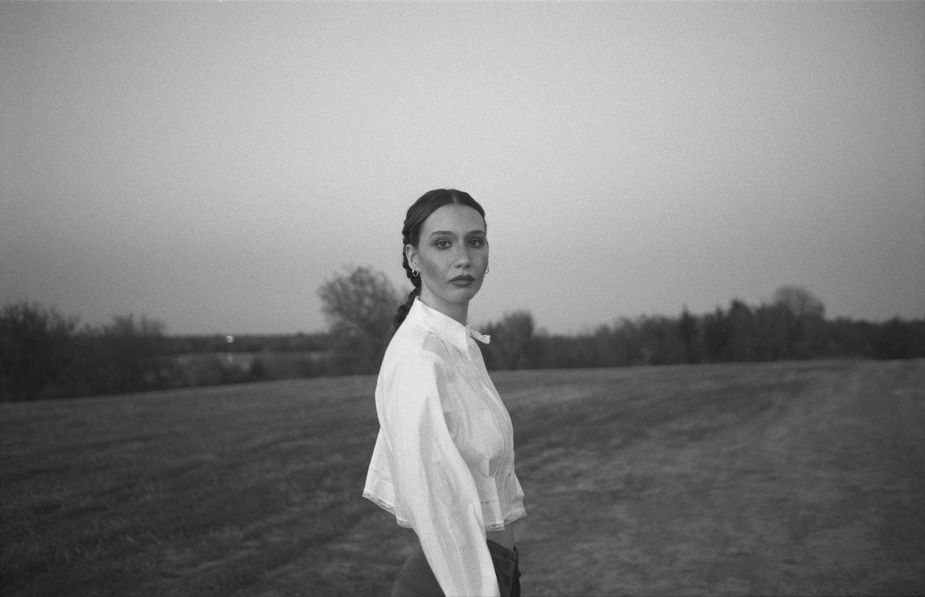 Moore native Ken Pomeroy counts John Denver, Gillian Welch, David Rawlings, and Carter Sampson as influences. Photo by Kali Spitzer