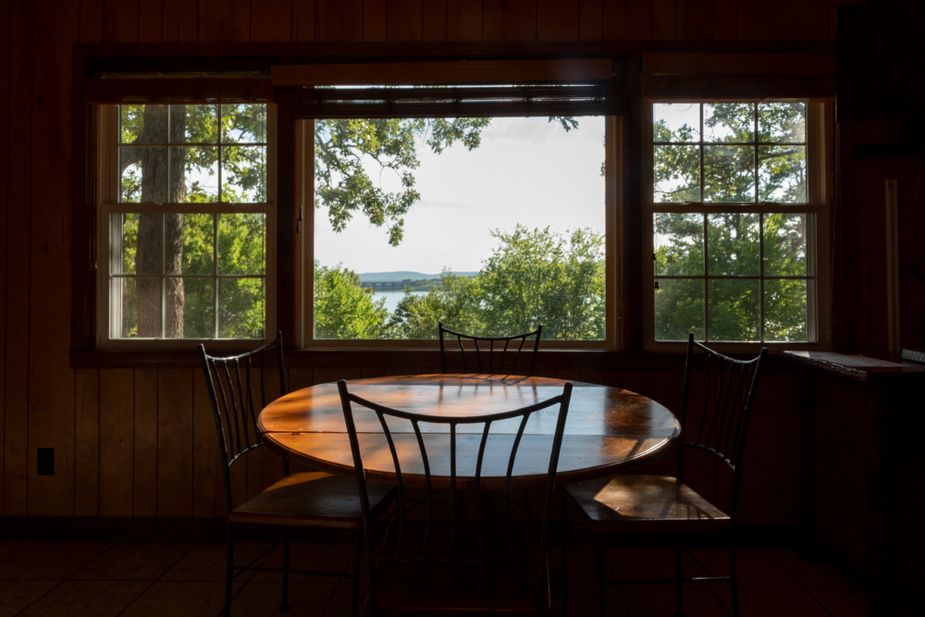 Cabin view at Lake Tenkiller State Park. Photo by Lori Duckworth/Oklahoma Tourism