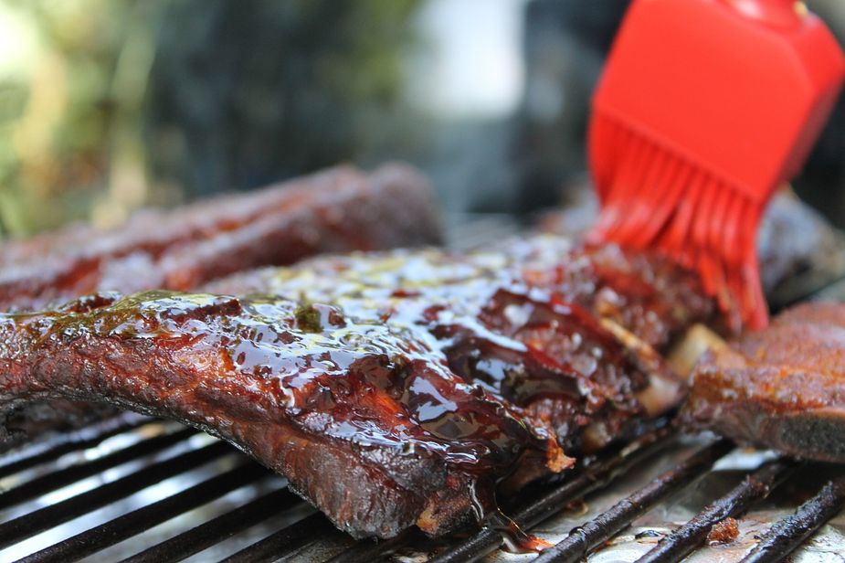 Gnaw on a rib and choose a champion at Smokin' The Fort in Fort Gibson. Photo by Vorarlberger Botschaft Pixabay