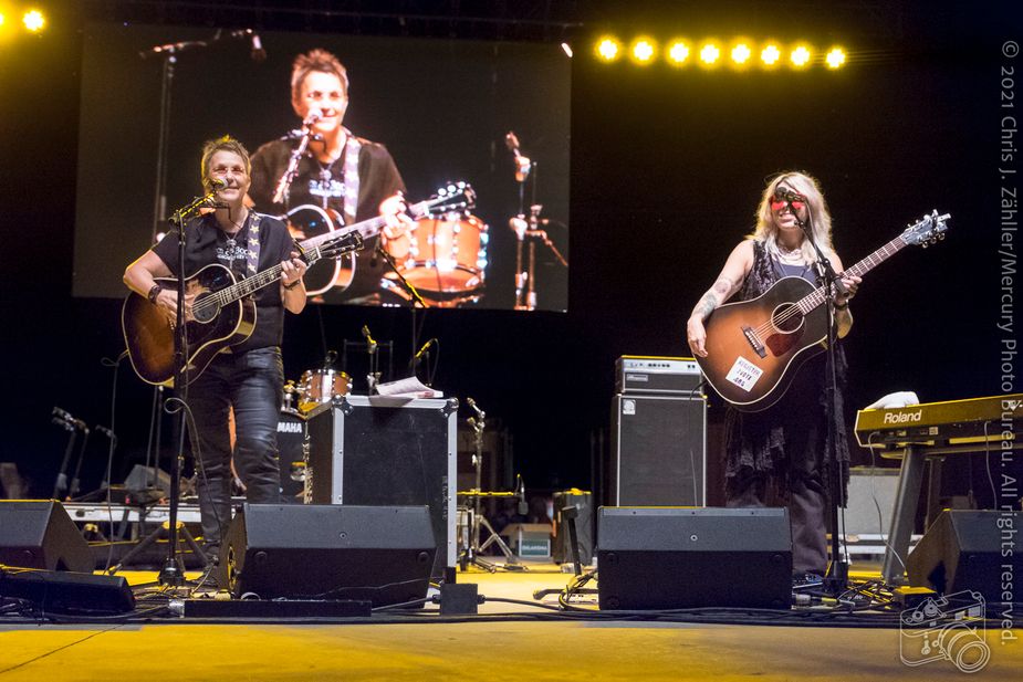 Mary Gautier & Jaimee Harris at the 24th Annual Woody Guthrie Folk Festival in 2021. Photo by Chris J. Zähller/Messenger Web Design LLC dba Mercury Photo Bureau https://mercury.photo