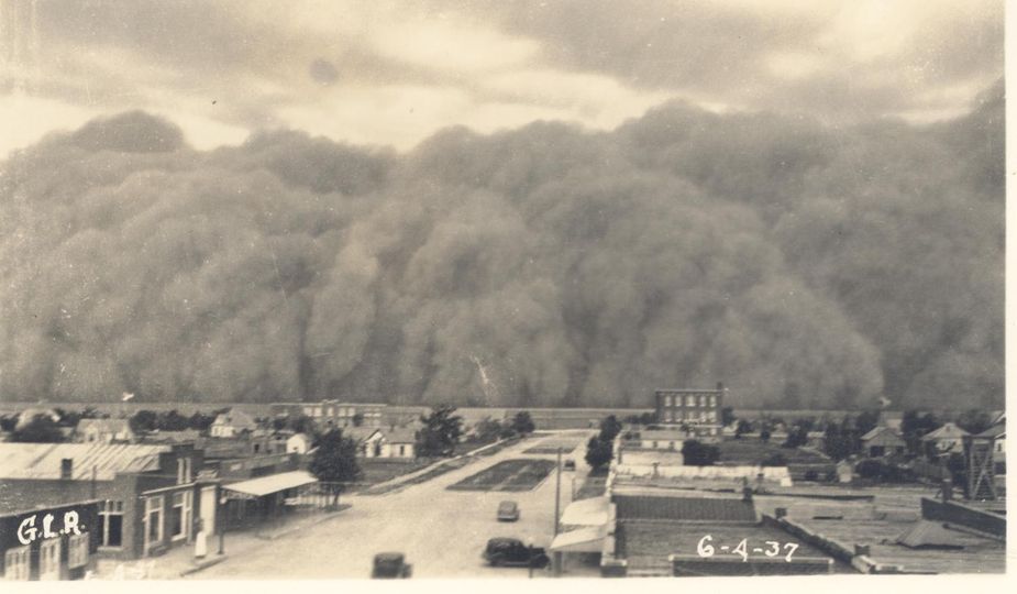 Photo of a dust storm taken by G. Risen. Photo courtesy Oklahoma Historical Society