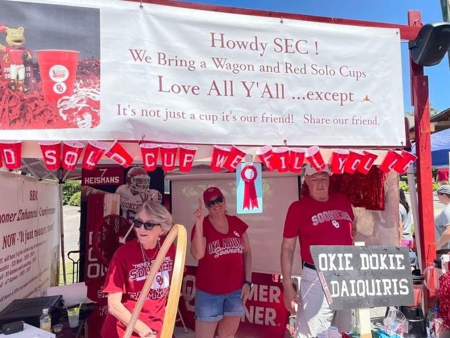 The Birmingham chapter of the OU Alumni Association regularly competes in a Birmingham-area tailgate challenge.